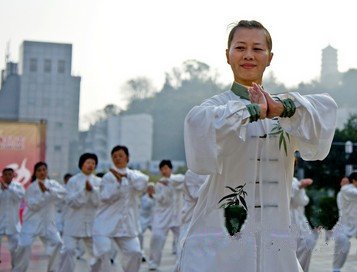 中医气功动静结合 方能气顺又健康