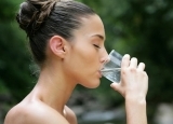 喝水竟然也会中毒 教你正确的喝水方式