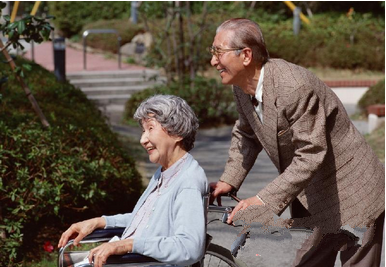 失能老人养老问题凸显 呼吁建立长期护理保险制度