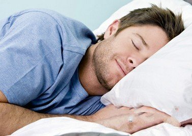 男性睡觉五习惯影响性功能 枕头高影响勃起度