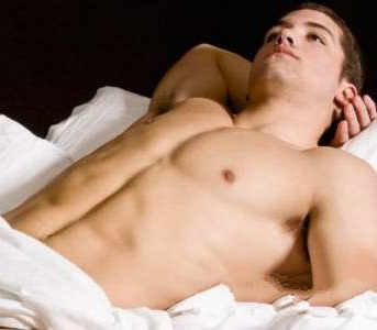 男人裸睡好处多 提高自我保护能力