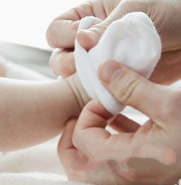 宝宝手脚冰凉护理方法 加强锻炼经常泡脚