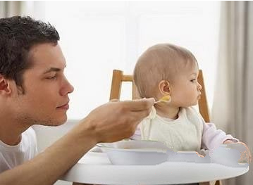 秋季宝宝厌食怎么办 两个贴心建议帮你解决