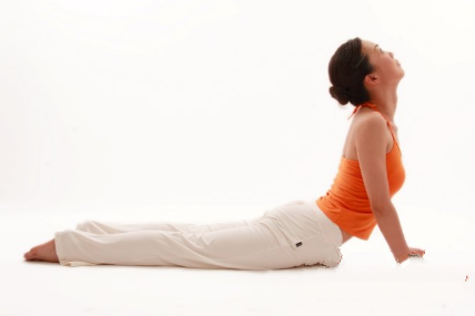 瑜伽拜日十二式动作教程 舒展身体轻松减肥
