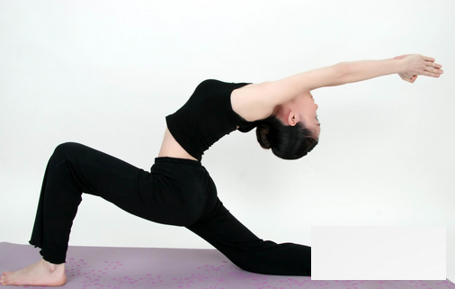 10个瑜伽减肥招式 轻轻松松练出S曲线身材