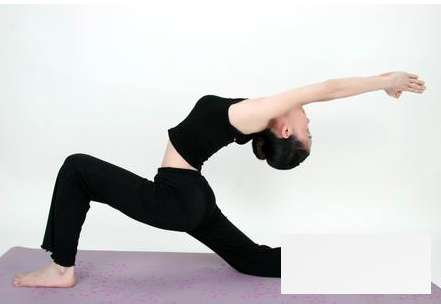 做什么运动可以瘦臀部 九个瑜伽动作最有效