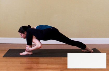 教你10个瘦腿瑜伽动作 重新塑造小腿肌肉线条
