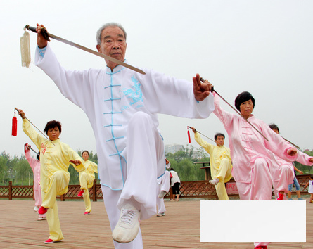 太极练习教学 三十二式太极剑剑谱（图）