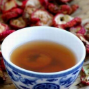 春季喝花茶功效多 养胃美容喝山楂玫瑰茶