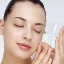 春季护肤保湿六秘诀 每天喝够8杯水