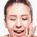9招解决秋季皮肤干燥 改善面部脱皮用化妆水