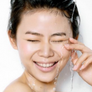 春季不同肤质的保湿方法 敏感肌肤乳液面膜保湿