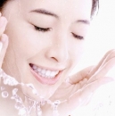掌握正确的洗脸方法 让肌肤嫩滑有弹性