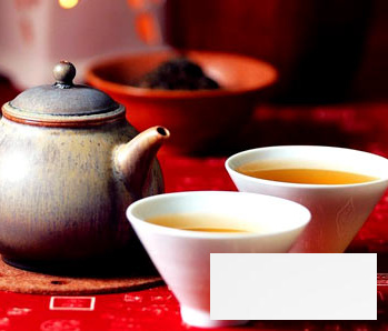 秋季喝蜂蜜苦丁茶 可缓解咽炎疼痛