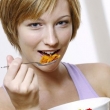 美眉秋季减肥常识 注意摄入低热量食品