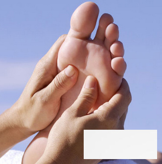 八个方法调理手脚冰凉 热水泡脚适当运动