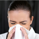 预防过敏性鼻炎六妙招 少开窗戴口罩出门