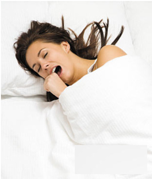 四个减寿睡眠方式 手机放枕边睡觉会短命
