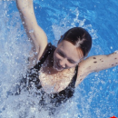 夏季游泳重点保护5部位 谨防眼睛感染细菌