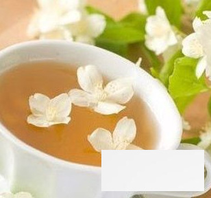 春季喝花茶功效多 养胃美容喝山楂玫瑰茶