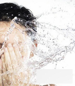 六种新奇洗脸方法 柠檬水洗脸美白祛斑